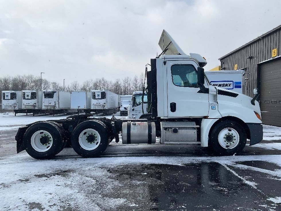 Day Cab Tractor-Heavy Duty Tractors-Freightliner-2018-T12664ST-Mount Pleasant-PA-475,432\n\t\tmiles-$ 40,000 - Image 8