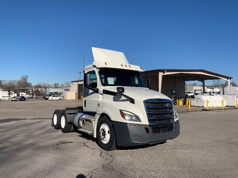 Day Cab Tractor-Heavy Duty Tractors-Freightliner-2018-T12664ST-Nashville (Mount Juliet)-TN-501,225\n\t\tmiles-$ 37,000 - Image 1