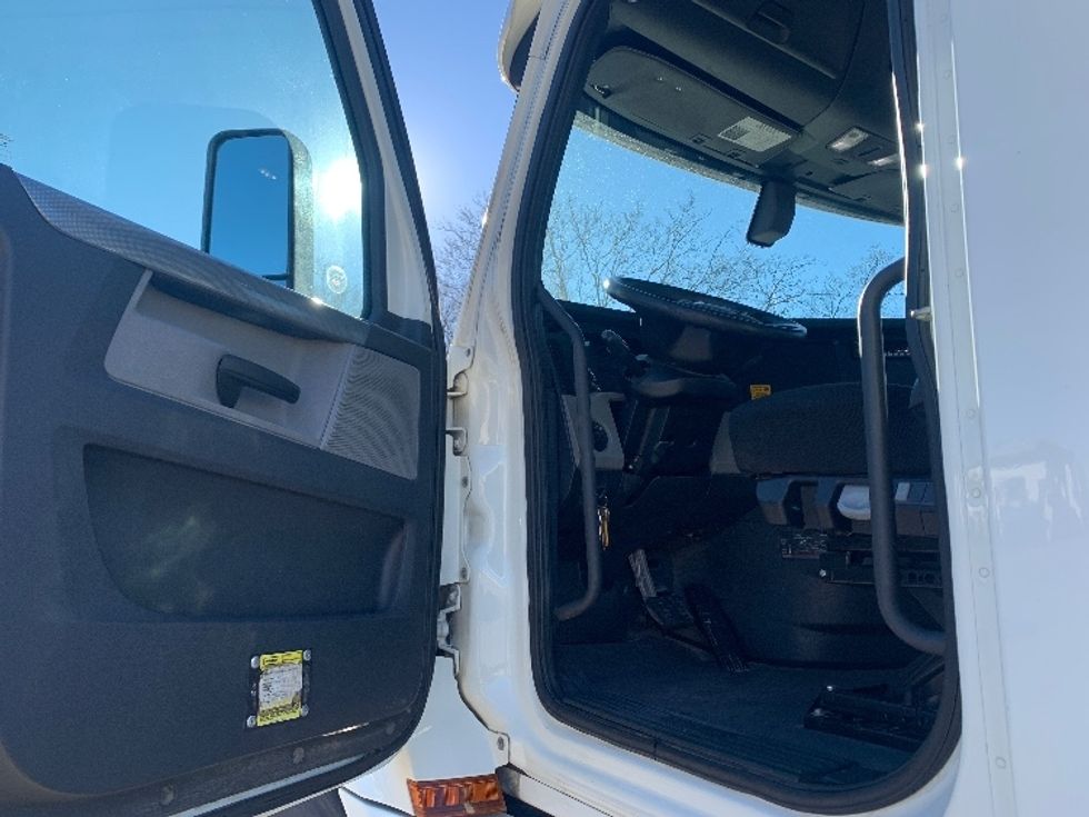 Day Cab Tractor-Heavy Duty Tractors-Freightliner-2018-T12664ST-Nashville (Mount Juliet)-TN-501,225\n\t\tmiles-$ 37,000 - Image 10