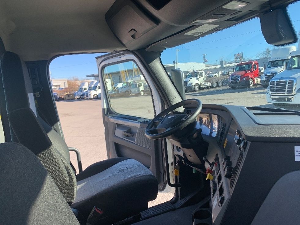 Day Cab Tractor-Heavy Duty Tractors-Freightliner-2018-T12664ST-Nashville (Mount Juliet)-TN-501,225\n\t\tmiles-$ 37,000 - Image 14