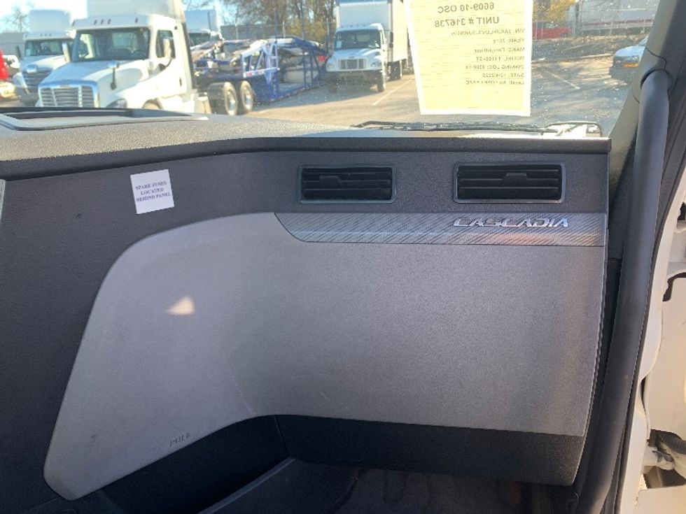 Day Cab Tractor-Heavy Duty Tractors-Freightliner-2018-T12664ST-Nashville (Mount Juliet)-TN-501,225\n\t\tmiles-$ 37,000 - Image 13