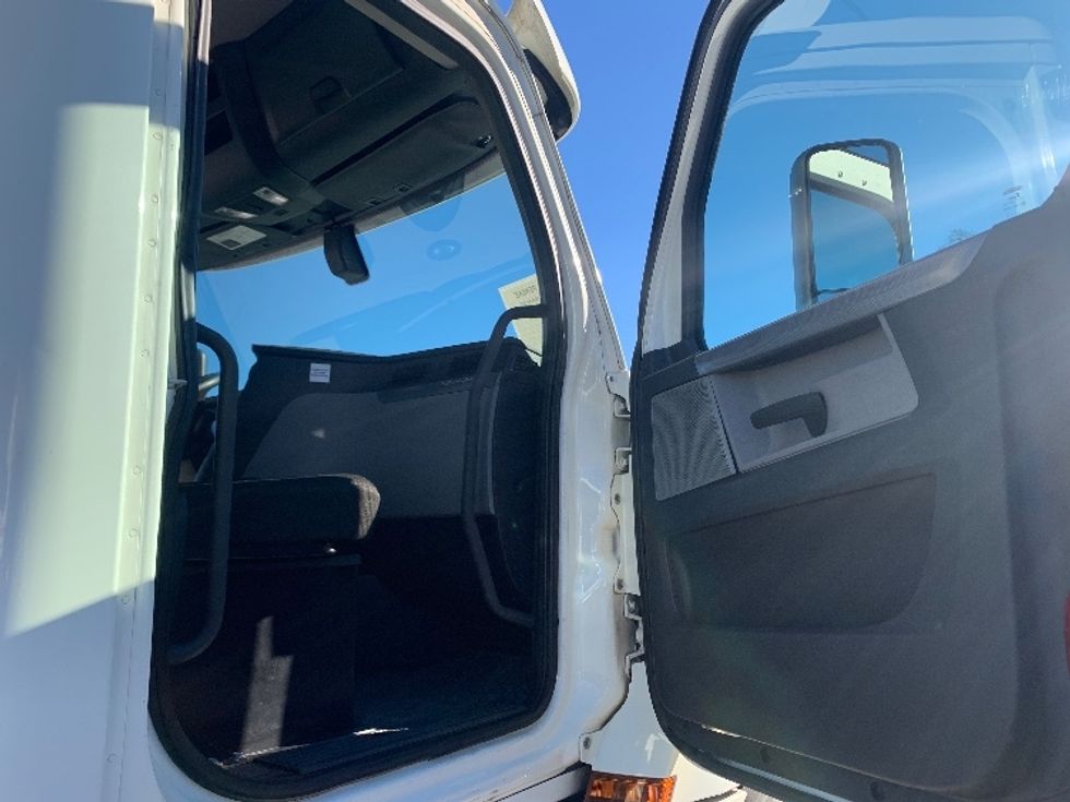 Day Cab Tractor-Heavy Duty Tractors-Freightliner-2018-T12664ST-Nashville (Mount Juliet)-TN-501,225\n\t\tmiles-$ 37,000 - Image 12