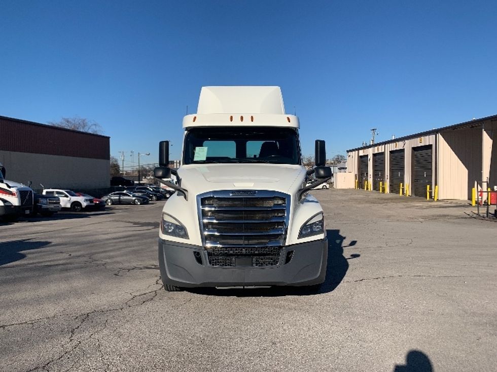 Day Cab Tractor-Heavy Duty Tractors-Freightliner-2018-T12664ST-Nashville (Mount Juliet)-TN-501,225\n\t\tmiles-$ 37,000 - Image 2
