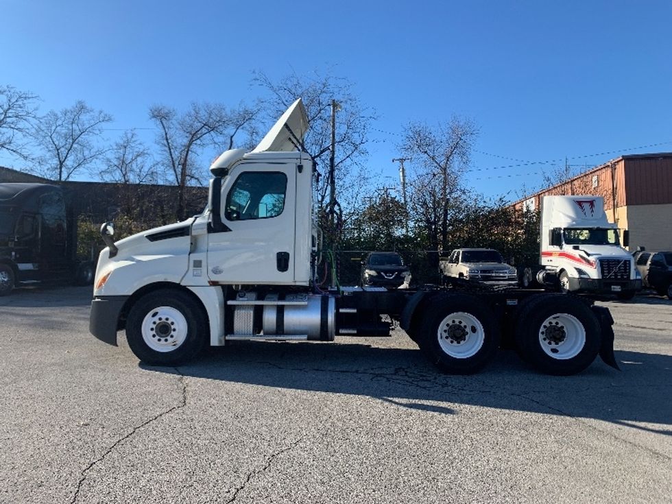 Day Cab Tractor-Heavy Duty Tractors-Freightliner-2018-T12664ST-Nashville (Mount Juliet)-TN-501,225\n\t\tmiles-$ 37,000 - Image 4