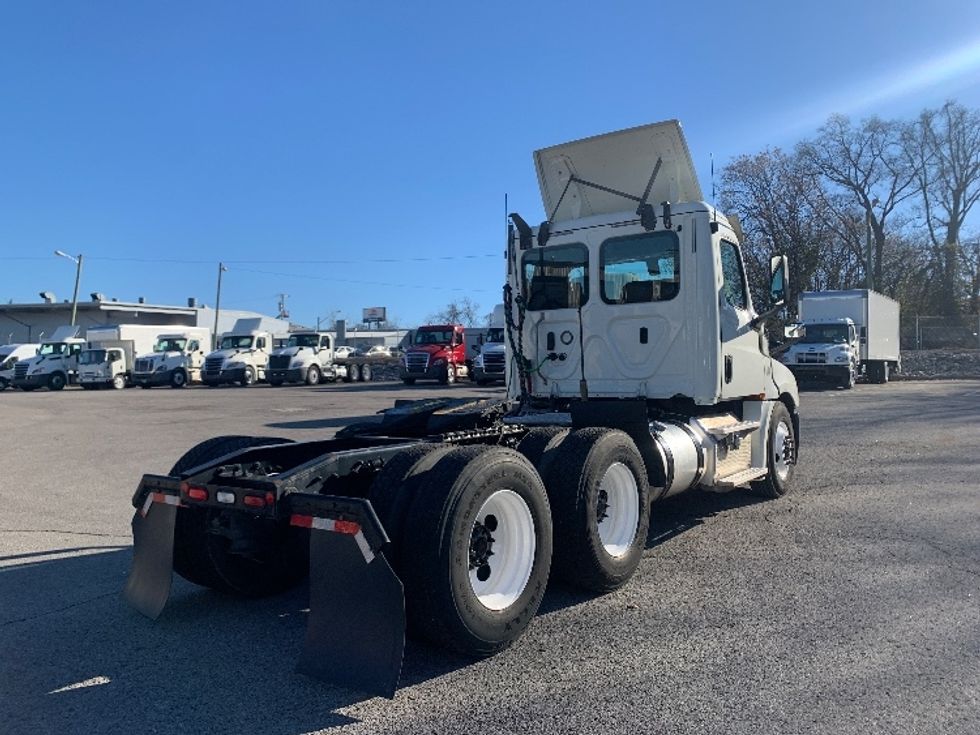 Day Cab Tractor-Heavy Duty Tractors-Freightliner-2018-T12664ST-Nashville (Mount Juliet)-TN-501,225\n\t\tmiles-$ 37,000 - Image 7