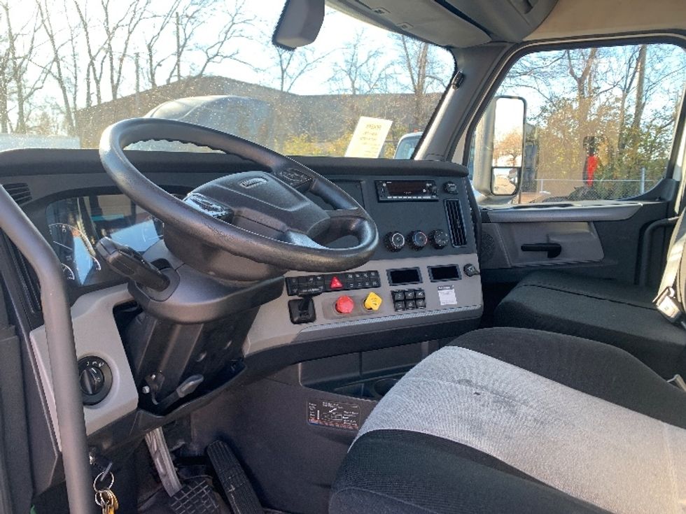 Day Cab Tractor-Heavy Duty Tractors-Freightliner-2018-T12664ST-Nashville (Mount Juliet)-TN-501,225\n\t\tmiles-$ 37,000 - Image 9