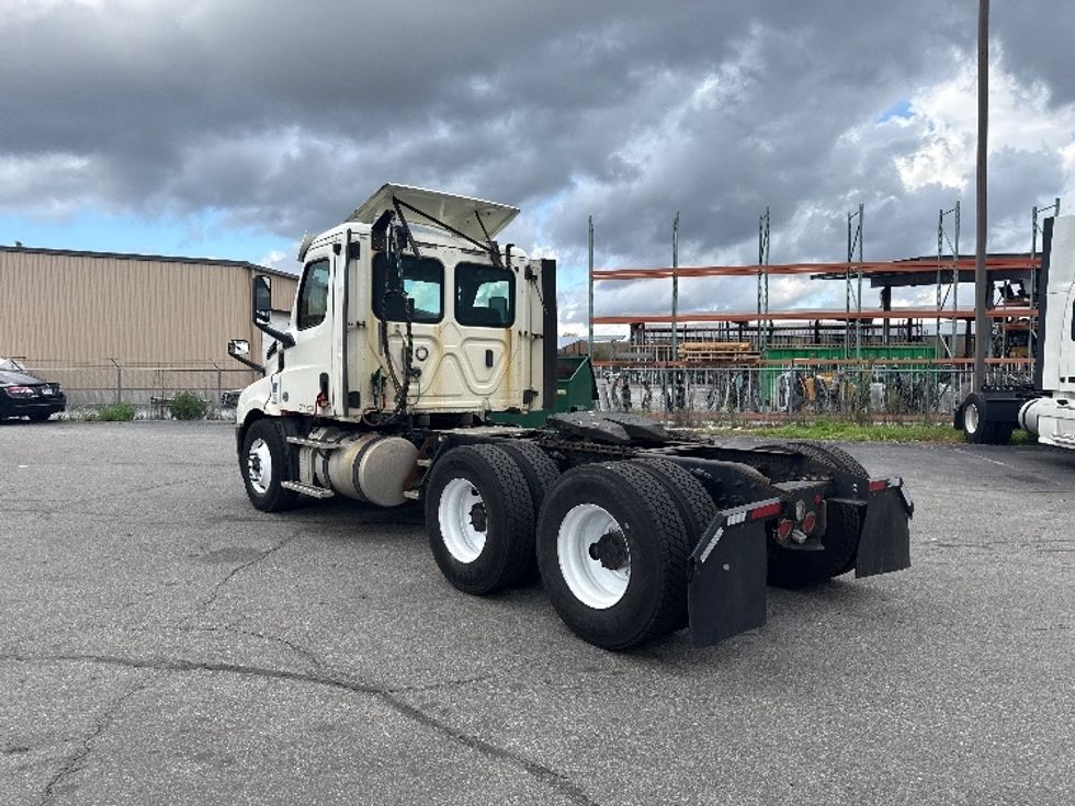 Day Cab Tractor-Heavy Duty Tractors-Freightliner-2018-T12664ST-New Bedford-MA-390,083\n\t\tmiles-$ 37,000 - Image 5