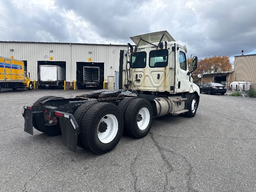 Day Cab Tractor-Heavy Duty Tractors-Freightliner-2018-T12664ST-New Bedford-MA-390,083\n\t\tmiles-$ 37,000 - Image 7