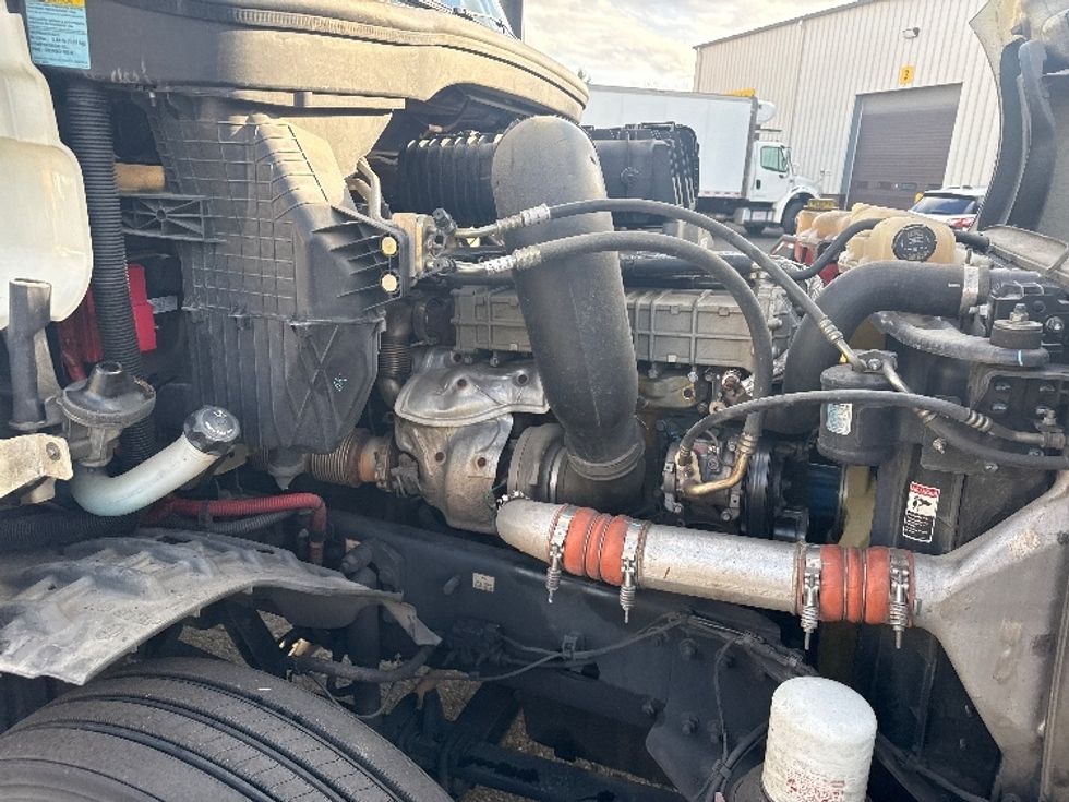 Day Cab Tractor-Heavy Duty Tractors-Freightliner-2018-T12664ST-New Bedford-MA-528,627\n\t\tmiles-$ 31,500 - Image 15