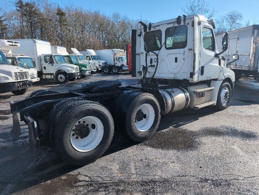 Day Cab Tractor-Heavy Duty Tractors-Freightliner-2018-T12664ST-New Bedford-MA-528,627\n\t\tmiles-$ 31,500 - Image 7