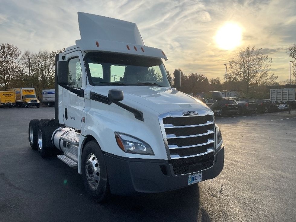 Day Cab Tractor-Heavy Duty Tractors-Freightliner-2018-T12664ST-New Castle-DE-209,930\n\t\tmiles-$ 57,750 - Image 1