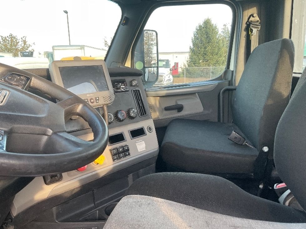 Day Cab Tractor-Heavy Duty Tractors-Freightliner-2018-T12664ST-New Castle-DE-209,930\n\t\tmiles-$ 57,750 - Image 10