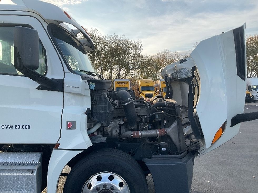 Day Cab Tractor-Heavy Duty Tractors-Freightliner-2018-T12664ST-New Castle-DE-209,930\n\t\tmiles-$ 57,750 - Image 15