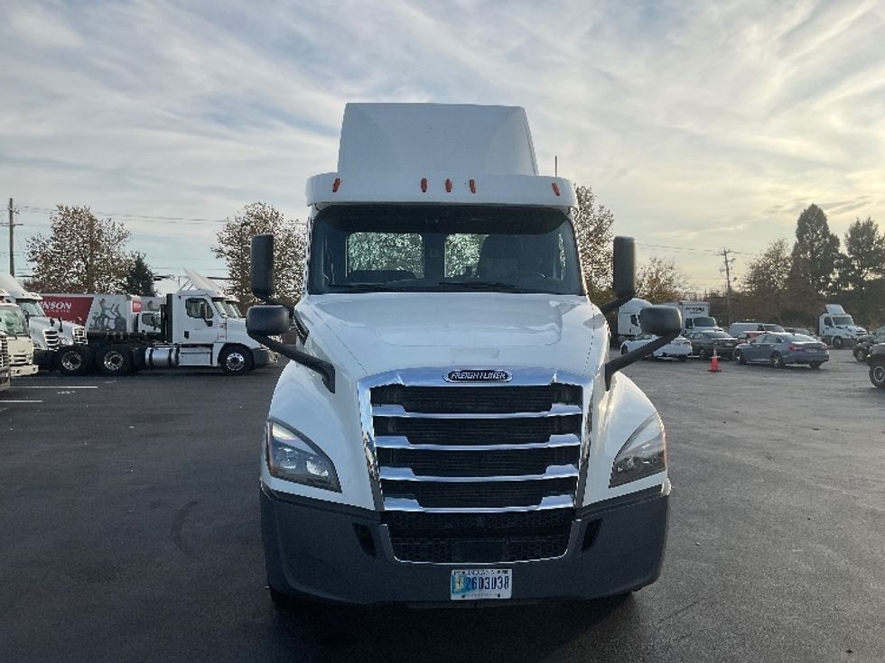 Day Cab Tractor-Heavy Duty Tractors-Freightliner-2018-T12664ST-New Castle-DE-209,930\n\t\tmiles-$ 57,750 - Image 2