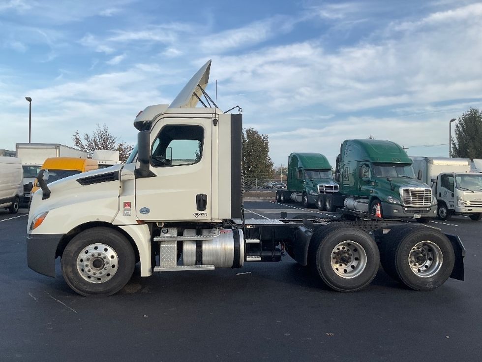 Day Cab Tractor-Heavy Duty Tractors-Freightliner-2018-T12664ST-New Castle-DE-209,930\n\t\tmiles-$ 57,750 - Image 4