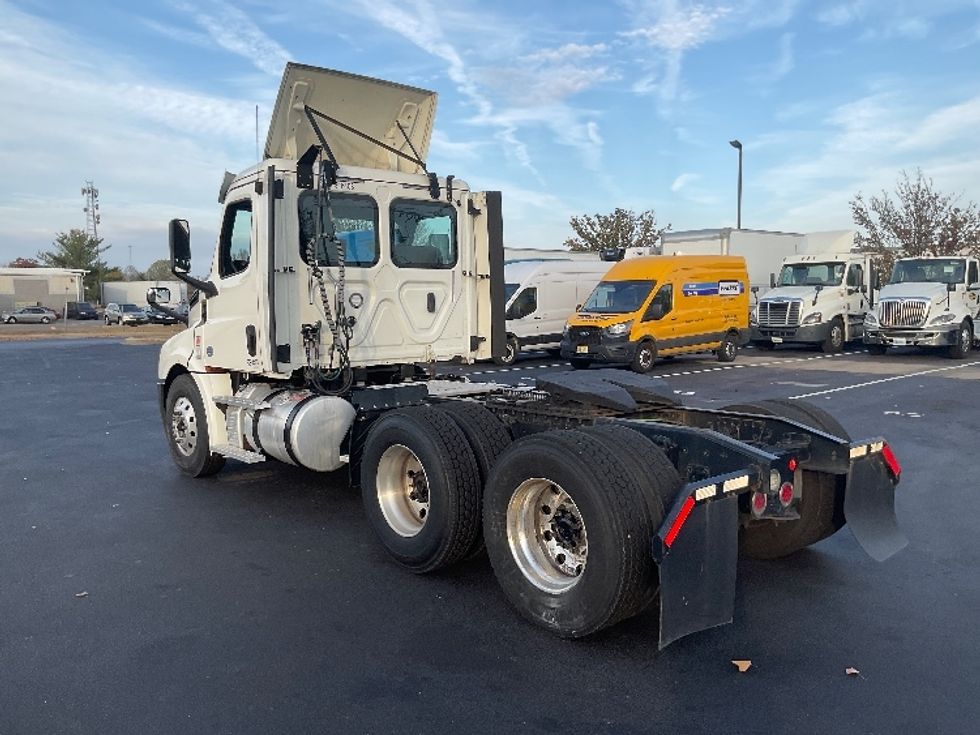 Day Cab Tractor-Heavy Duty Tractors-Freightliner-2018-T12664ST-New Castle-DE-209,930\n\t\tmiles-$ 57,750 - Image 5