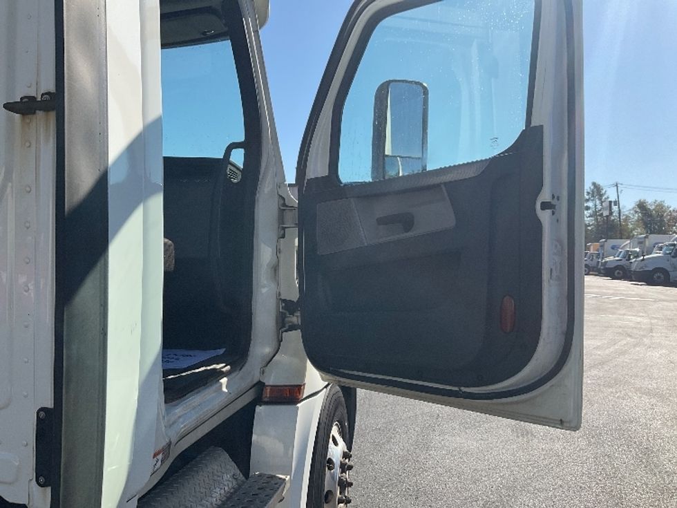 Day Cab Tractor-Heavy Duty Tractors-Freightliner-2018-T12664ST-New Castle-DE-243,110\n\t\tmiles-$ 55,000 - Image 12