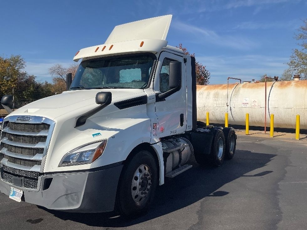 Day Cab Tractor-Heavy Duty Tractors-Freightliner-2018-T12664ST-New Castle-DE-243,110\n\t\tmiles-$ 55,000 - Image 3