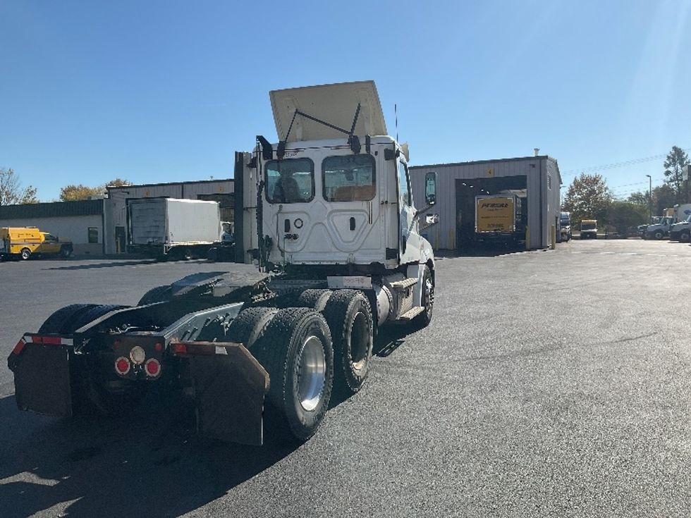 Day Cab Tractor-Heavy Duty Tractors-Freightliner-2018-T12664ST-New Castle-DE-243,110\n\t\tmiles-$ 55,000 - Image 7