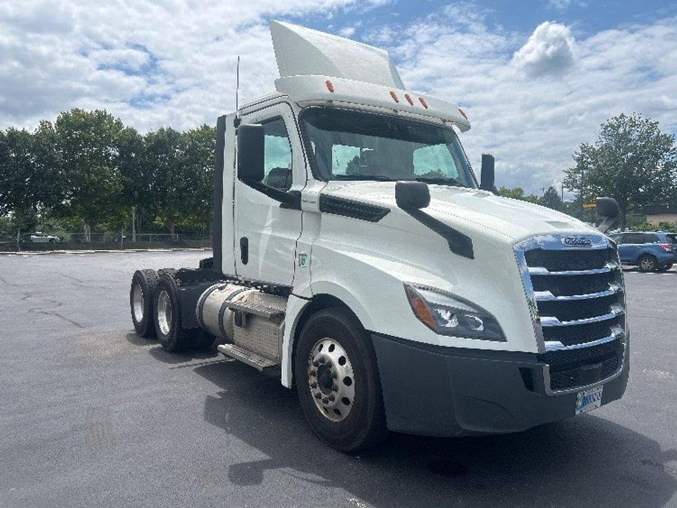 Day Cab Tractor-Heavy Duty Tractors-Freightliner-2018-T12664ST-New Castle-DE-255,116\n\t\tmiles-$ 44,000 - Image 1