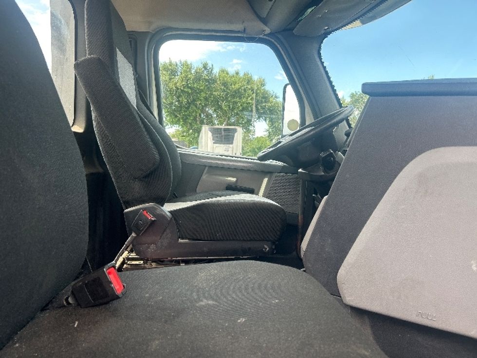 Day Cab Tractor-Heavy Duty Tractors-Freightliner-2018-T12664ST-New Castle-DE-255,116\n\t\tmiles-$ 44,000 - Image 14