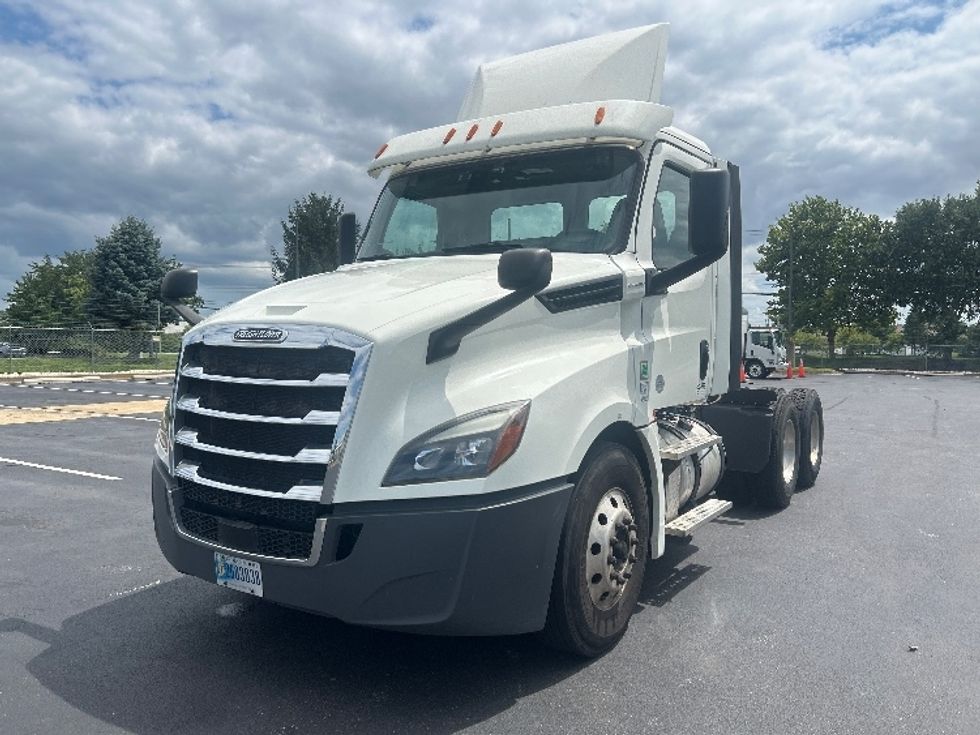 Day Cab Tractor-Heavy Duty Tractors-Freightliner-2018-T12664ST-New Castle-DE-255,116\n\t\tmiles-$ 44,000 - Image 3