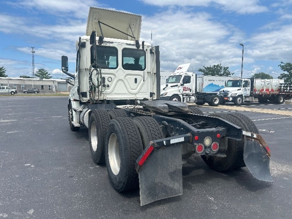 Day Cab Tractor-Heavy Duty Tractors-Freightliner-2018-T12664ST-New Castle-DE-255,116\n\t\tmiles-$ 44,000 - Image 5