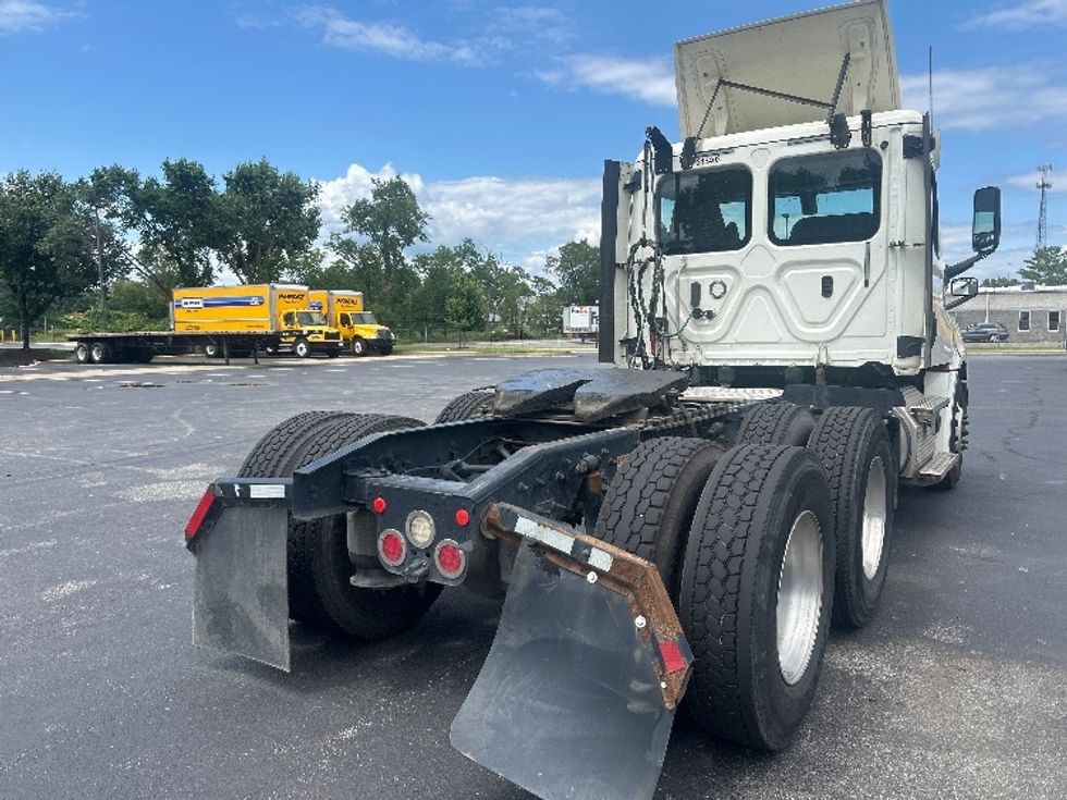 Day Cab Tractor-Heavy Duty Tractors-Freightliner-2018-T12664ST-New Castle-DE-255,116\n\t\tmiles-$ 44,000 - Image 7