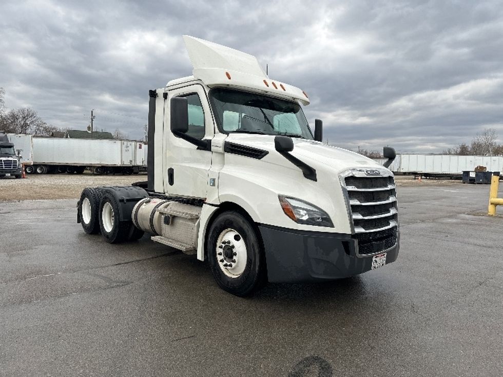 Day Cab Tractor-Heavy Duty Tractors-Freightliner-2018-T12664ST-Newark-OH-461,897\n\t\tmiles-$ 42,000 - Image 1