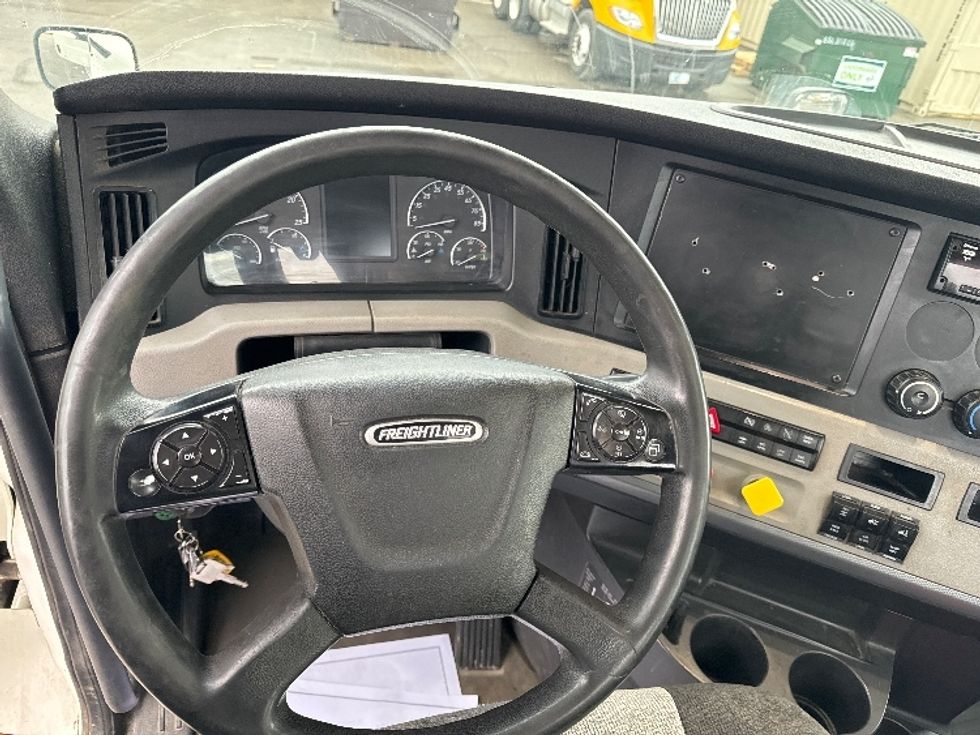 Day Cab Tractor-Heavy Duty Tractors-Freightliner-2018-T12664ST-Newark-OH-461,897\n\t\tmiles-$ 42,000 - Image 11