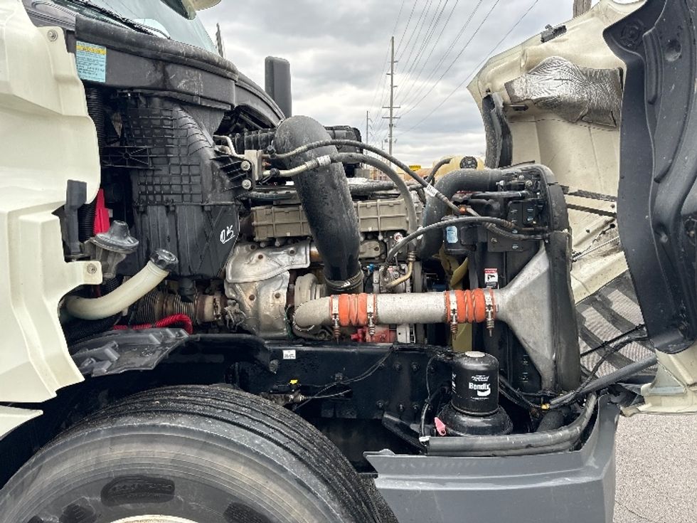 Day Cab Tractor-Heavy Duty Tractors-Freightliner-2018-T12664ST-Newark-OH-461,897\n\t\tmiles-$ 42,000 - Image 15