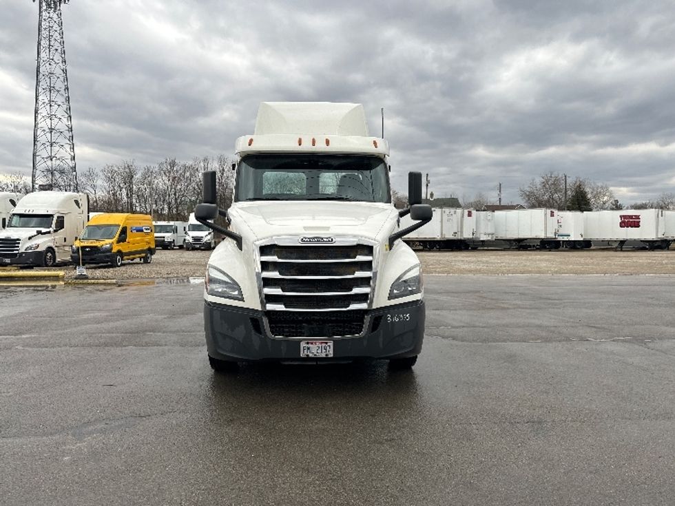Day Cab Tractor-Heavy Duty Tractors-Freightliner-2018-T12664ST-Newark-OH-461,897\n\t\tmiles-$ 42,000 - Image 2