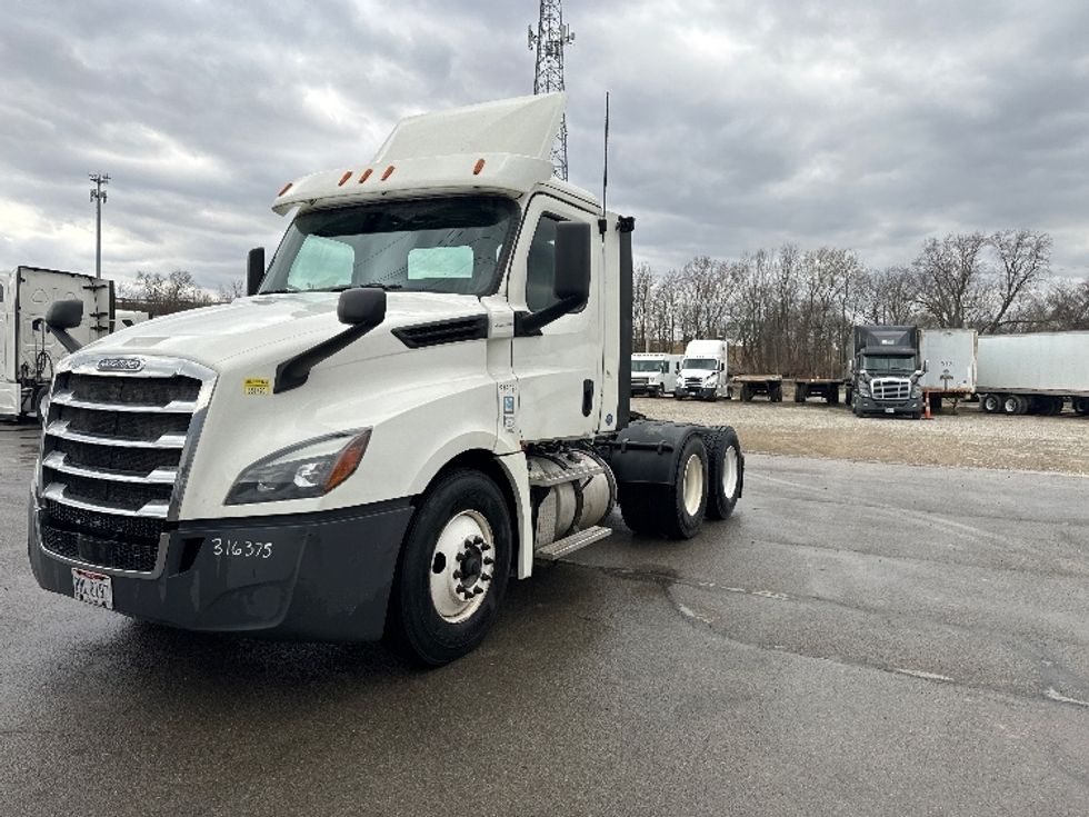 Day Cab Tractor-Heavy Duty Tractors-Freightliner-2018-T12664ST-Newark-OH-461,897\n\t\tmiles-$ 42,000 - Image 3