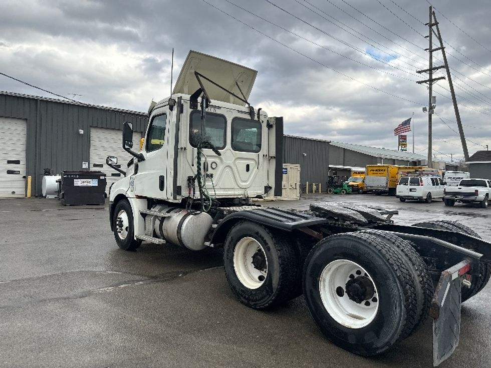 Day Cab Tractor-Heavy Duty Tractors-Freightliner-2018-T12664ST-Newark-OH-461,897\n\t\tmiles-$ 42,000 - Image 5