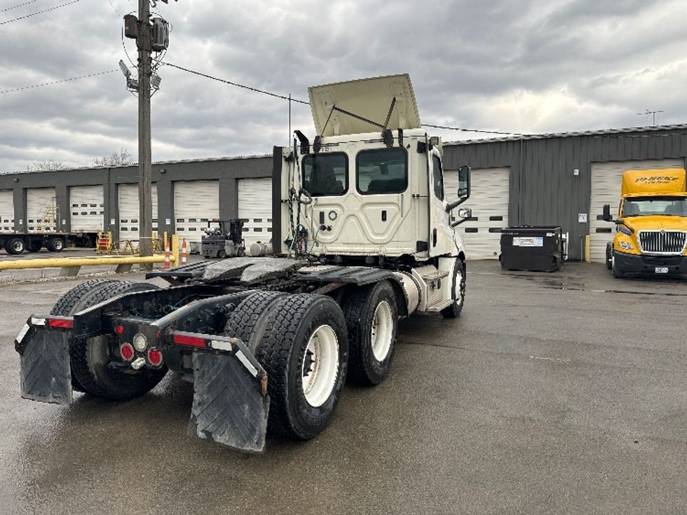 Day Cab Tractor-Heavy Duty Tractors-Freightliner-2018-T12664ST-Newark-OH-461,897\n\t\tmiles-$ 42,000 - Image 7