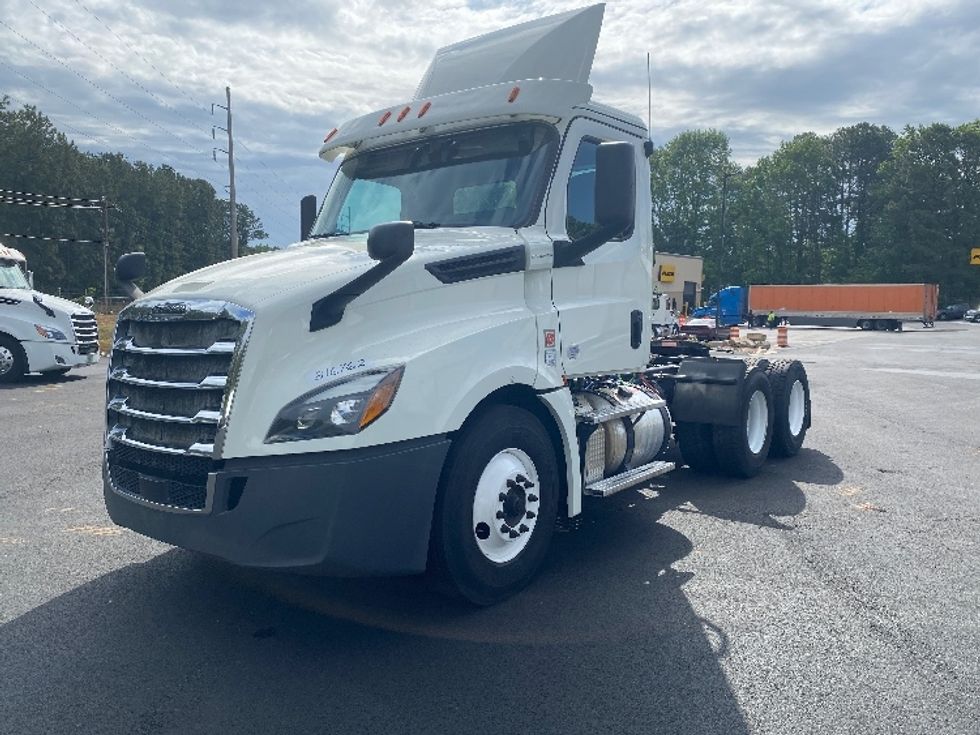 Day Cab Tractor-Heavy Duty Tractors-Freightliner-2018-T12664ST-Newnan-GA-664,945\n\t\tmiles-$ 26,750 - Image 1