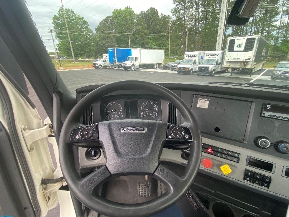 Day Cab Tractor-Heavy Duty Tractors-Freightliner-2018-T12664ST-Newnan-GA-664,945\n\t\tmiles-$ 26,750 - Image 11