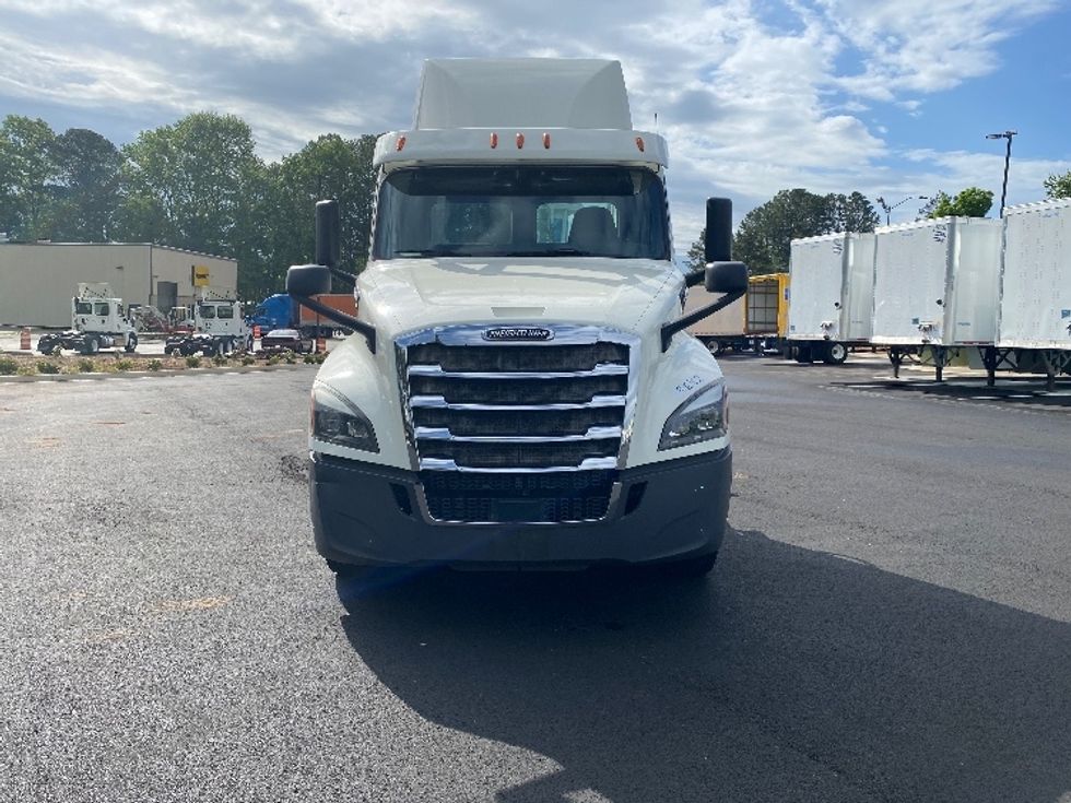 Day Cab Tractor-Heavy Duty Tractors-Freightliner-2018-T12664ST-Newnan-GA-664,945\n\t\tmiles-$ 26,750 - Image 2