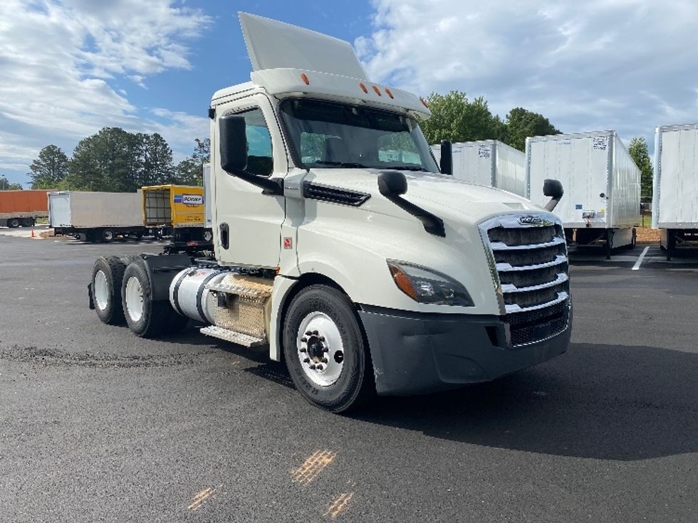 Day Cab Tractor-Heavy Duty Tractors-Freightliner-2018-T12664ST-Newnan-GA-664,945\n\t\tmiles-$ 26,750 - Image 3