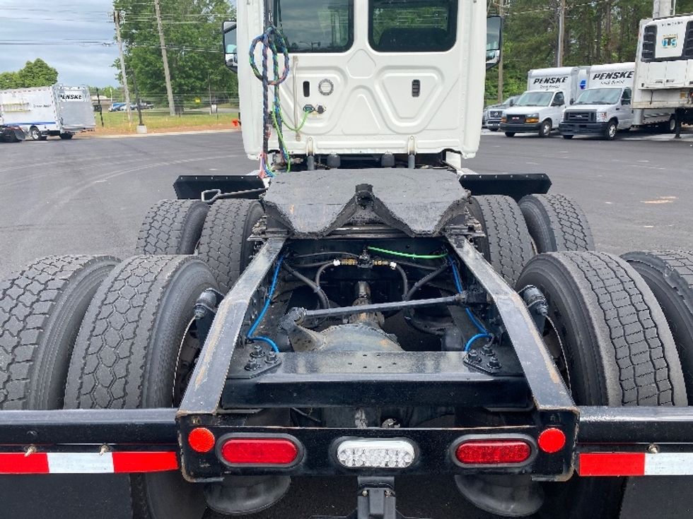 Day Cab Tractor-Heavy Duty Tractors-Freightliner-2018-T12664ST-Newnan-GA-664,945\n\t\tmiles-$ 26,750 - Image 6
