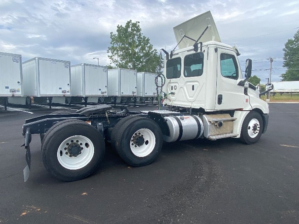 Day Cab Tractor-Heavy Duty Tractors-Freightliner-2018-T12664ST-Newnan-GA-664,945\n\t\tmiles-$ 26,750 - Image 7