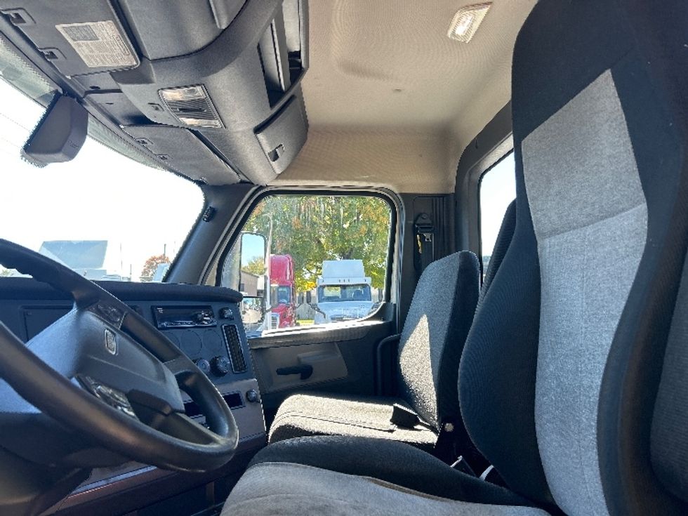 Day Cab Tractor-Heavy Duty Tractors-Freightliner-2018-T12664ST-Norwalk-OH-506,046\n\t\tmiles-$ 39,750 - Image 10