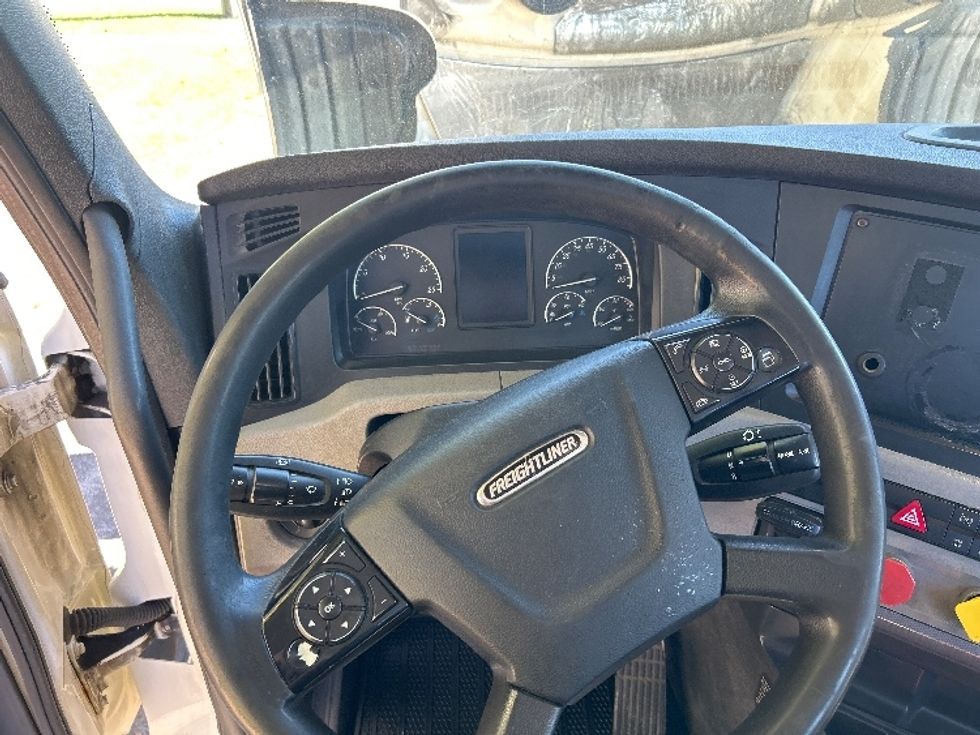 Day Cab Tractor-Heavy Duty Tractors-Freightliner-2018-T12664ST-Norwalk-OH-506,046\n\t\tmiles-$ 39,750 - Image 11
