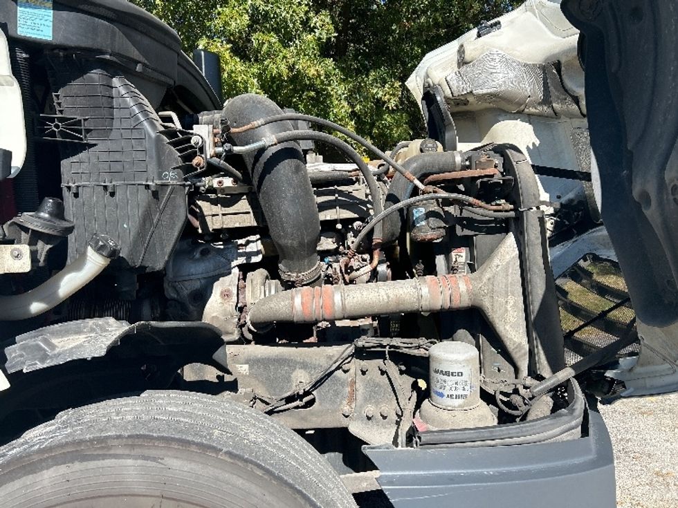 Day Cab Tractor-Heavy Duty Tractors-Freightliner-2018-T12664ST-Norwalk-OH-506,046\n\t\tmiles-$ 39,750 - Image 15