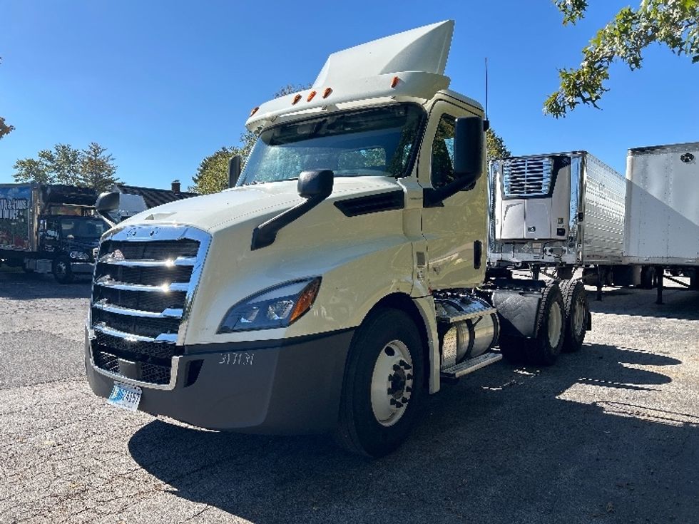 Day Cab Tractor-Heavy Duty Tractors-Freightliner-2018-T12664ST-Norwalk-OH-506,046\n\t\tmiles-$ 39,750 - Image 3