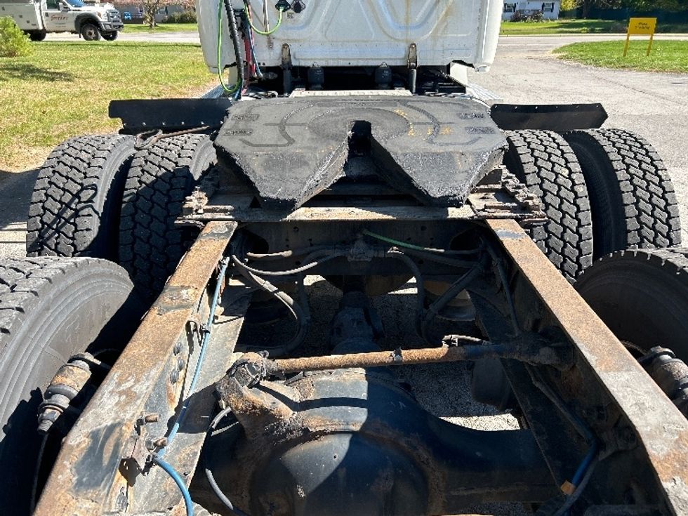 Day Cab Tractor-Heavy Duty Tractors-Freightliner-2018-T12664ST-Norwalk-OH-506,046\n\t\tmiles-$ 39,750 - Image 6