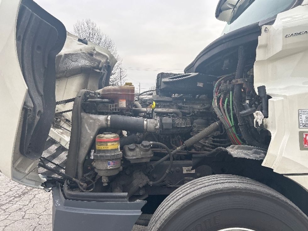 Day Cab Tractor-Heavy Duty Tractors-Freightliner-2018-T12664ST-Norwalk-OH-665,603\n\t\tmiles-$ 27,000 - Image 16