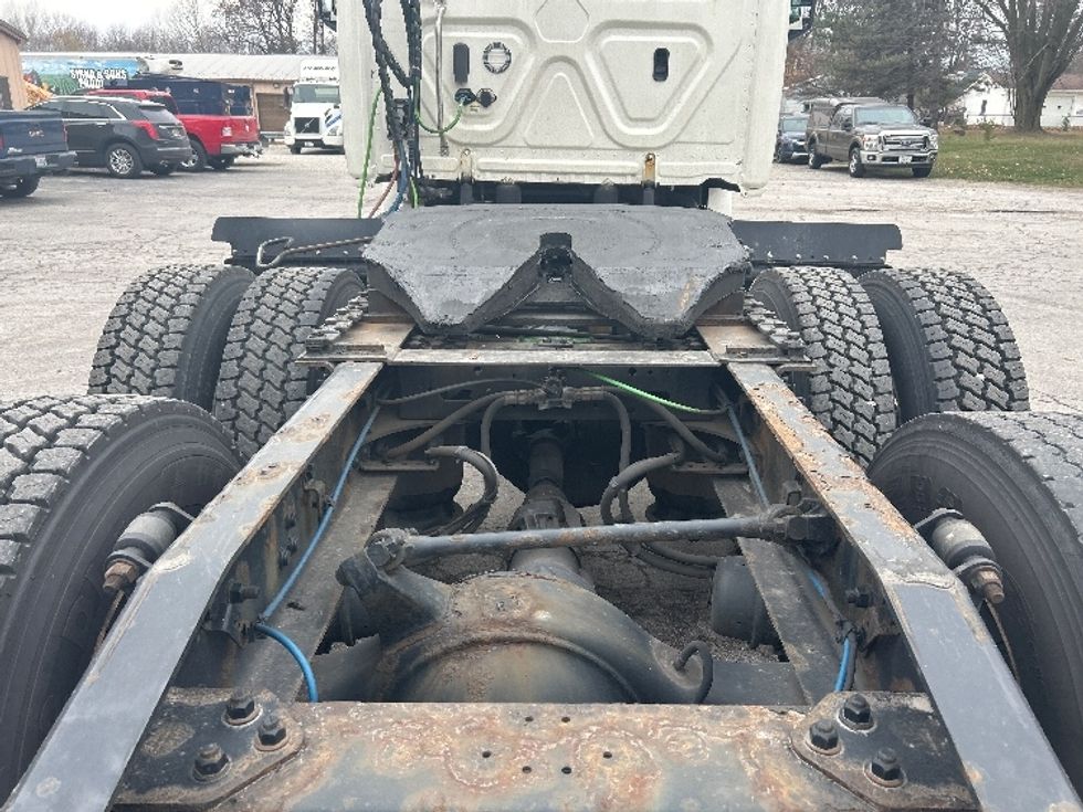 Day Cab Tractor-Heavy Duty Tractors-Freightliner-2018-T12664ST-Norwalk-OH-665,603\n\t\tmiles-$ 27,000 - Image 6