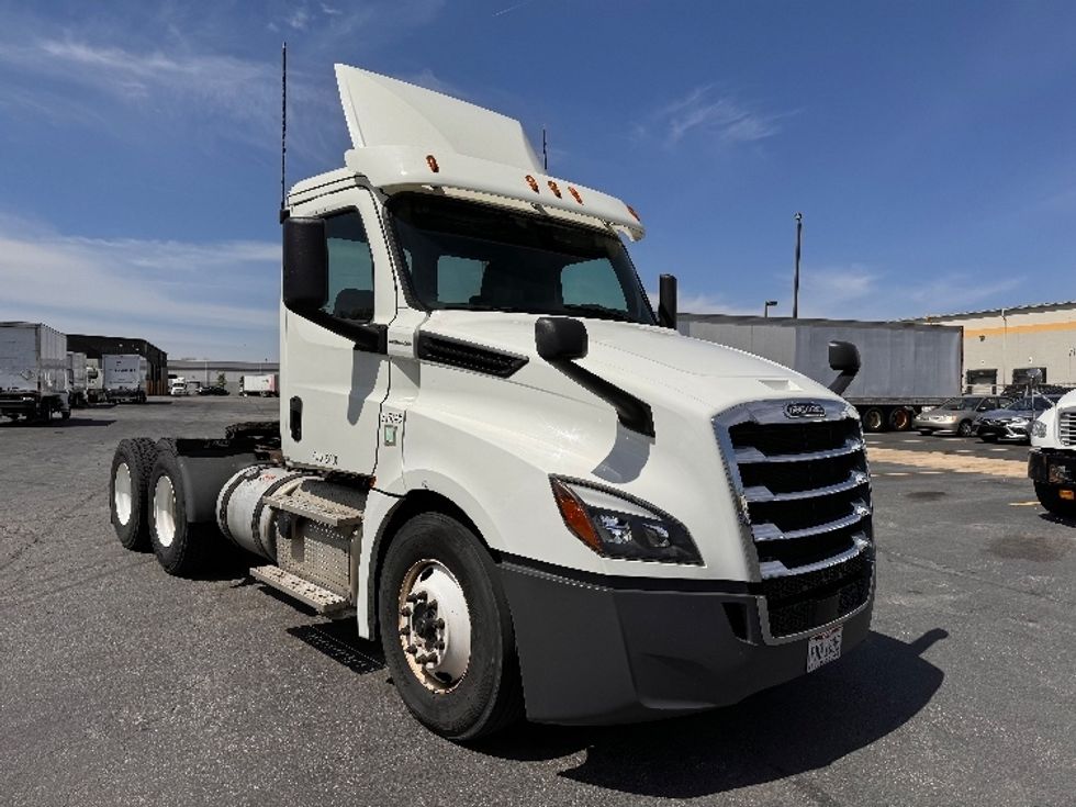 Day Cab Tractor-Heavy Duty Tractors-Freightliner-2018-T12664ST-Obetz-OH-436,894\n\t\tmiles-$ 43,500 - Image 1