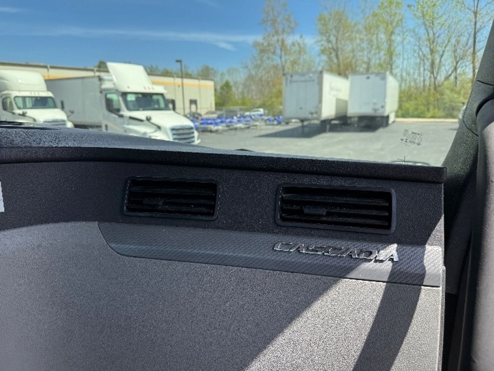 Day Cab Tractor-Heavy Duty Tractors-Freightliner-2018-T12664ST-Obetz-OH-436,894\n\t\tmiles-$ 43,500 - Image 13